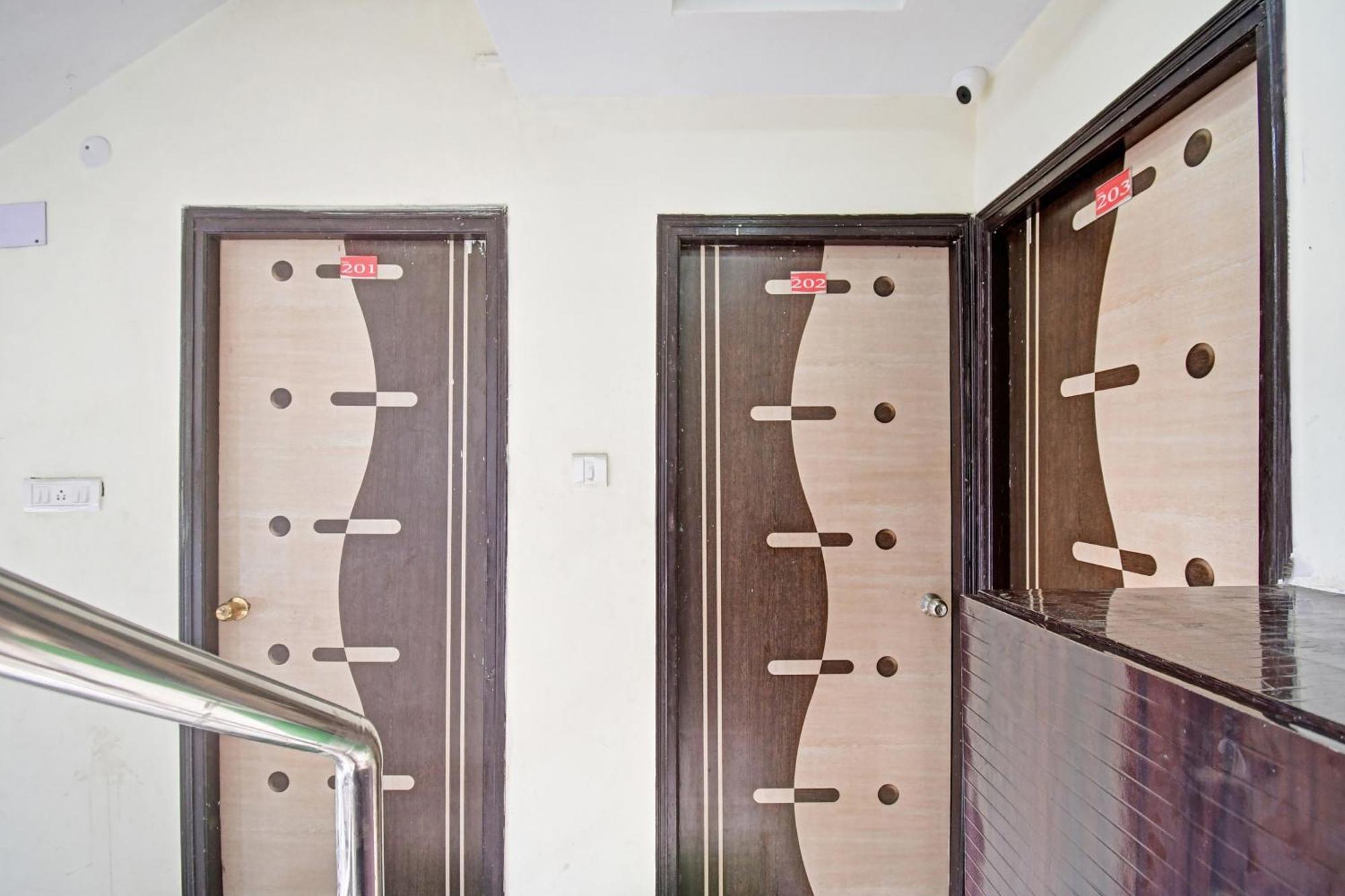 Hotel O New Aamaze Inn Near Acropolis Mall Колката Екстериор снимка