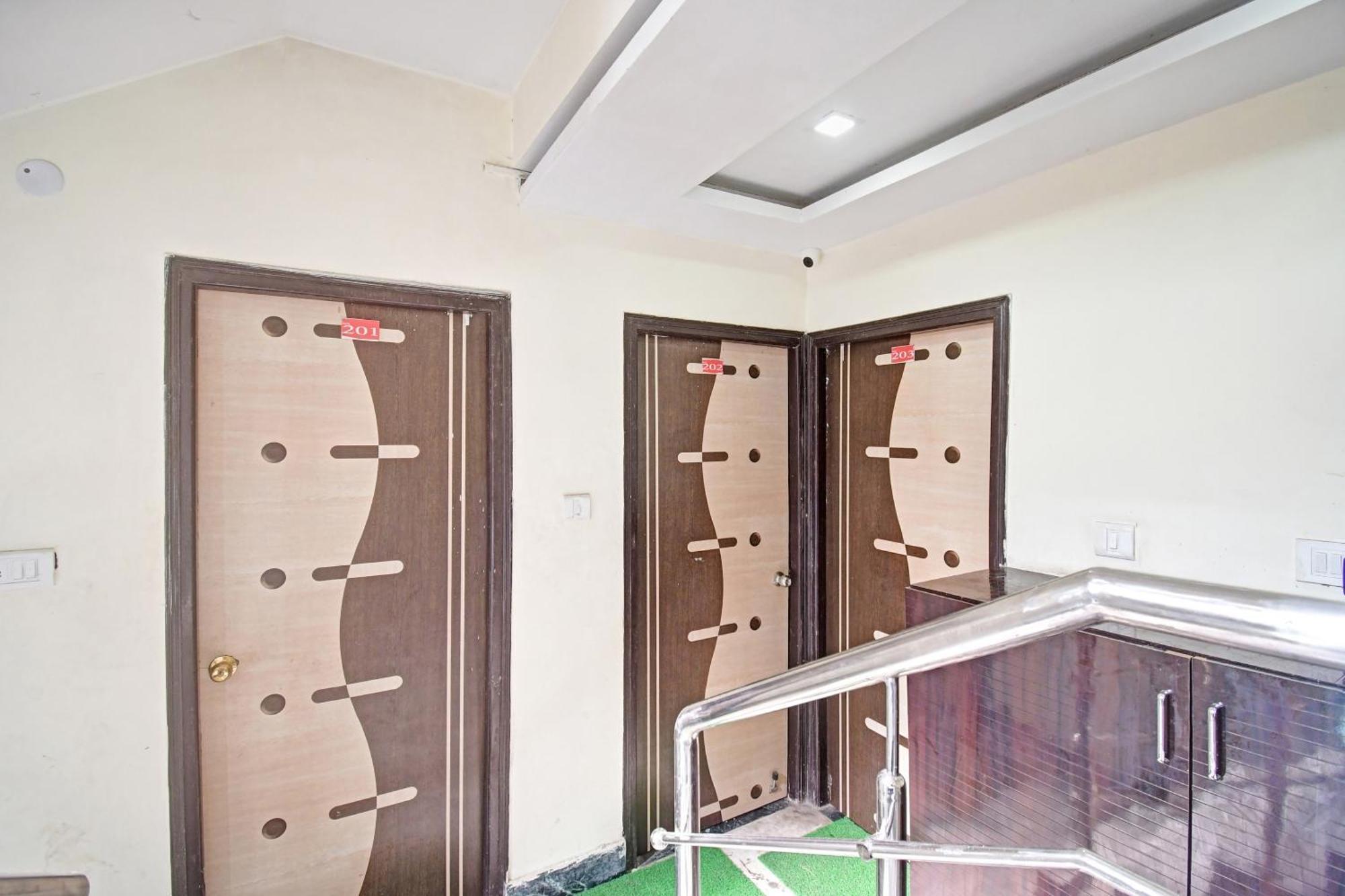 Hotel O New Aamaze Inn Near Acropolis Mall Колката Екстериор снимка