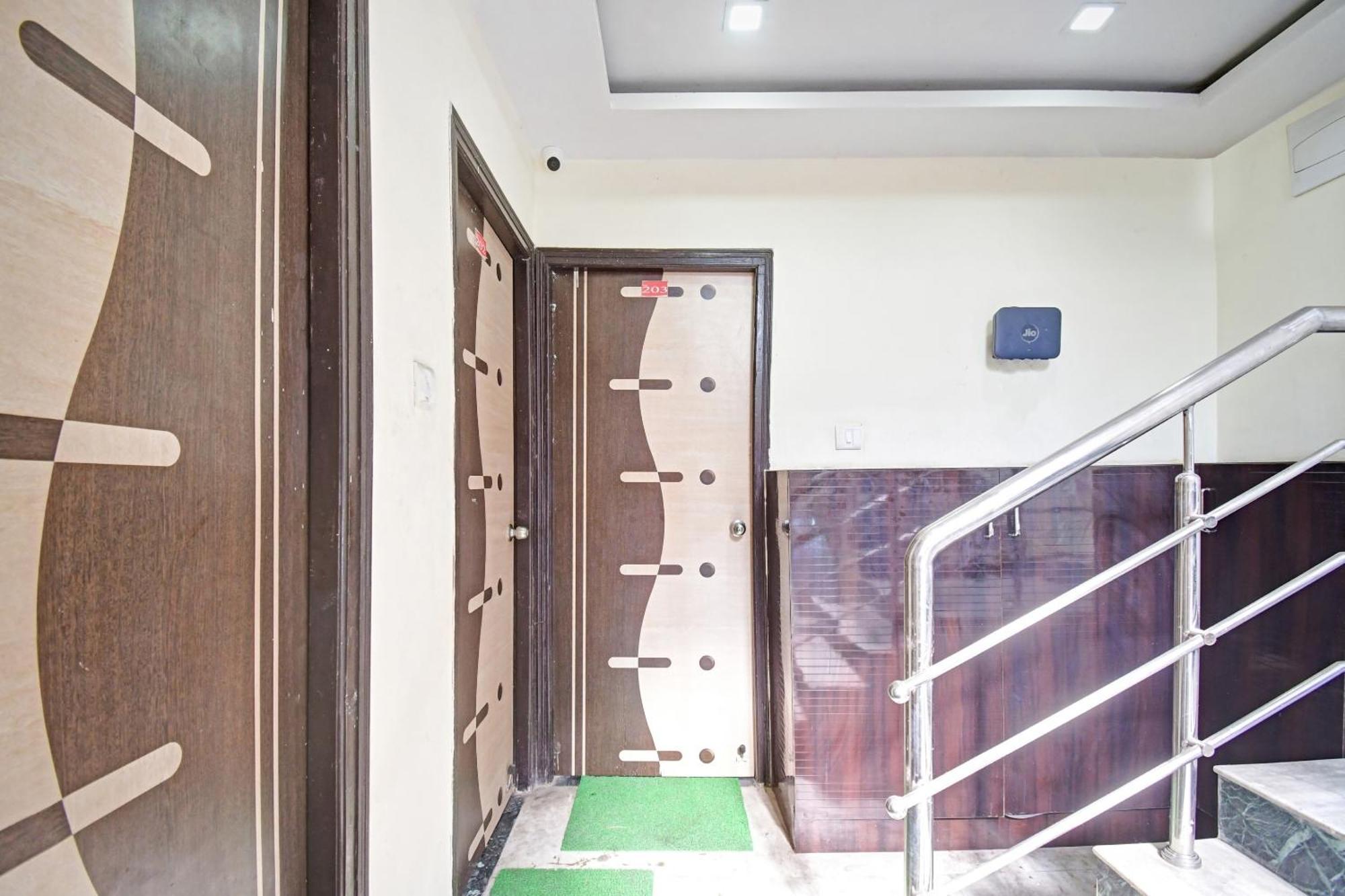 Hotel O New Aamaze Inn Near Acropolis Mall Колката Екстериор снимка